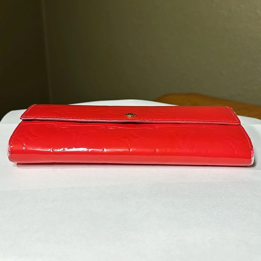 *HTF Color!* LOUIS VUITTON Vernis Sarah Wallet